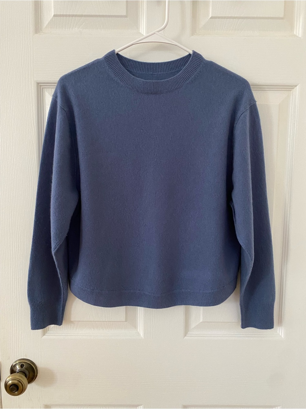 Vince 100% Cashmere Crewneck Sweater in Slate Blue | Size M